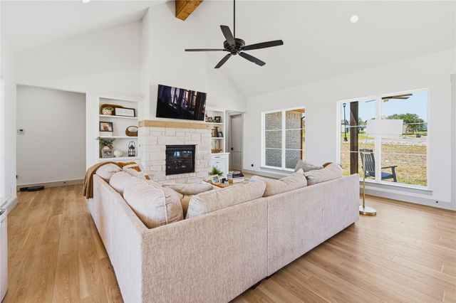 212 Dan Russell Bend, Weatherford, TX 76087