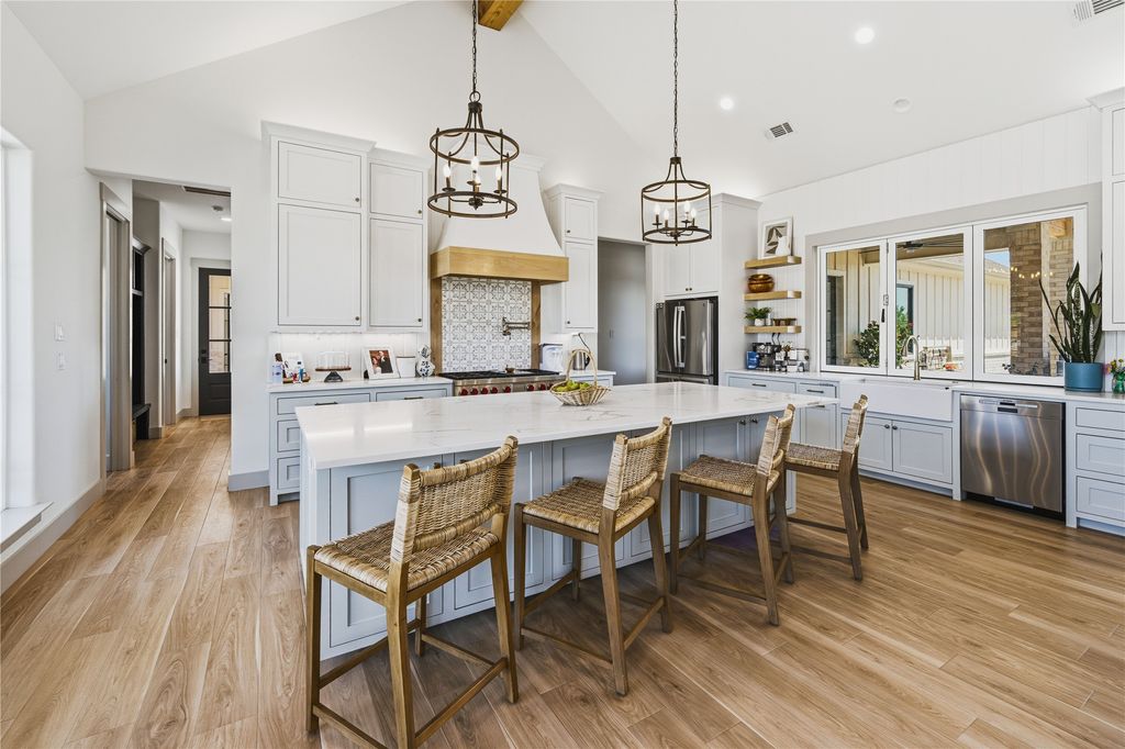 212 Dan Russell Bend, Weatherford, TX 76087