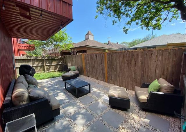 3002 Commerce Street, Houston, TX 77003