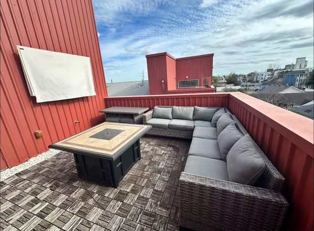 3002 Commerce Street, Houston, TX 77003