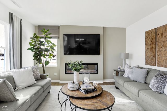 1624 Hemlock Circle, Greenfield, IN 46140