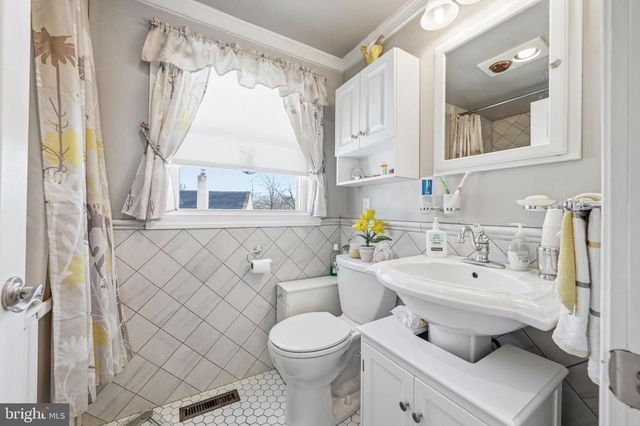 44 MYRTLEWOOD LN, Willingboro, NJ 08046