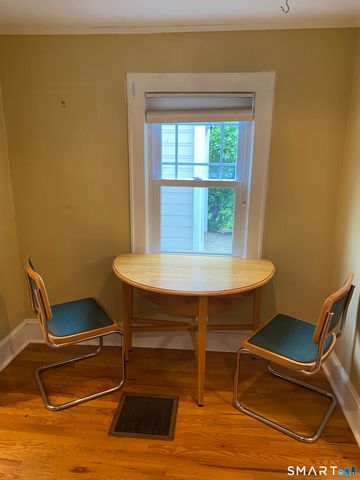 176 Forest Street, New Canaan, CT 06840