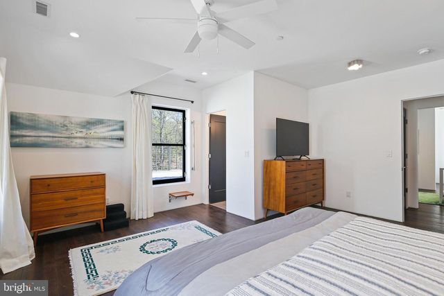 2701 Hume Dr Unit 200 FH-1, Silver Spring, MD 20910