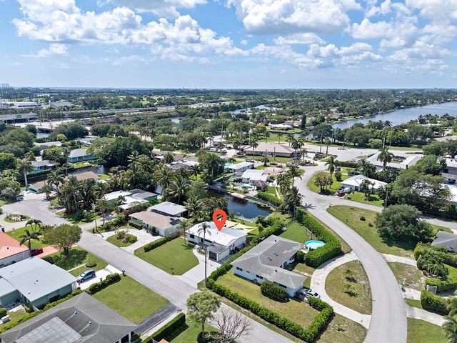 1510 Carandis Circle, Lake Clarke Shores, FL 33406