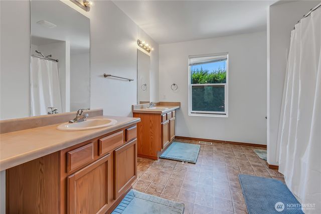 29704 217th Place SE, Kent, WA 98042
