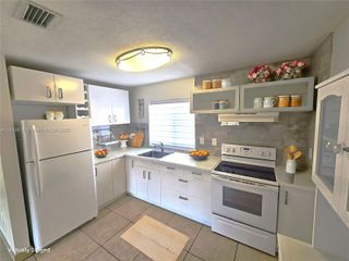 2775 W 61st St 203, Hialeah, FL 33016