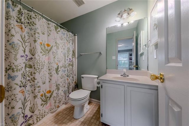 110 Heather Way Apt C, Yorktown, VA 23693