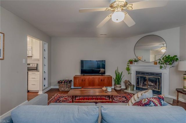 110 Heather Way Apt C, Yorktown, VA 23693