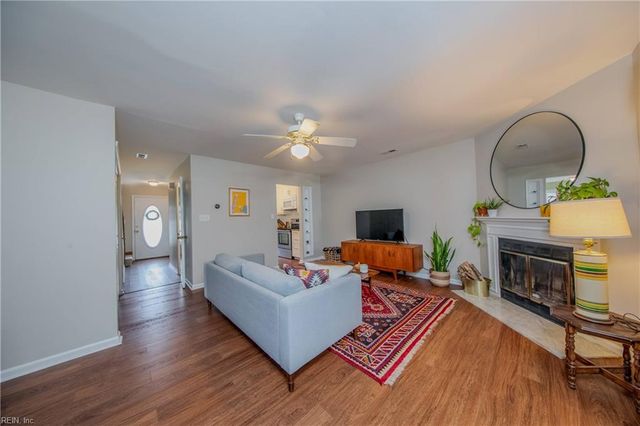 110 Heather Way Apt C, Yorktown, VA 23693