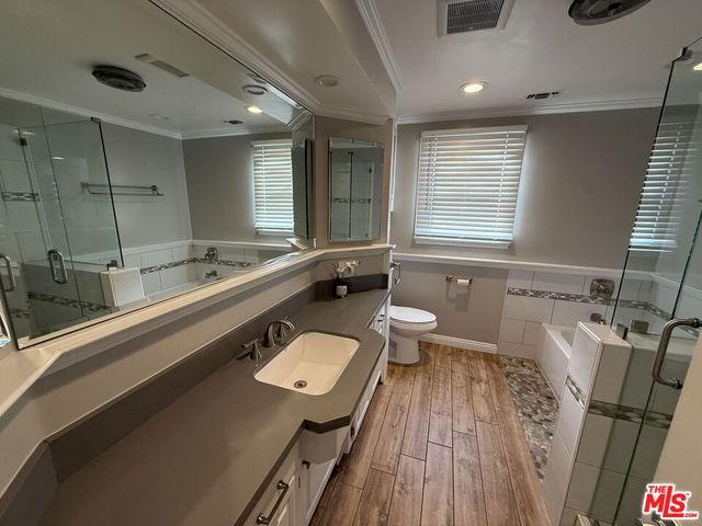 4439 Don Zarembo Drive, Los Angeles, CA 90008