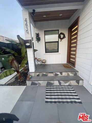 4439 Don Zarembo Drive, Los Angeles, CA 90008