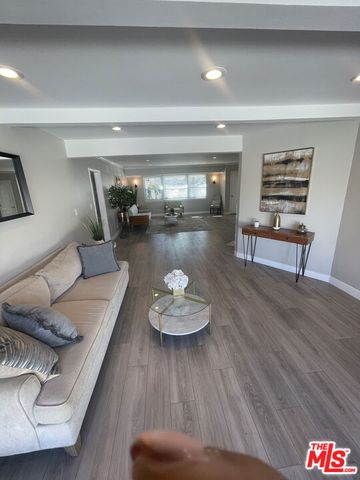 4439 Don Zarembo Drive, Los Angeles, CA 90008