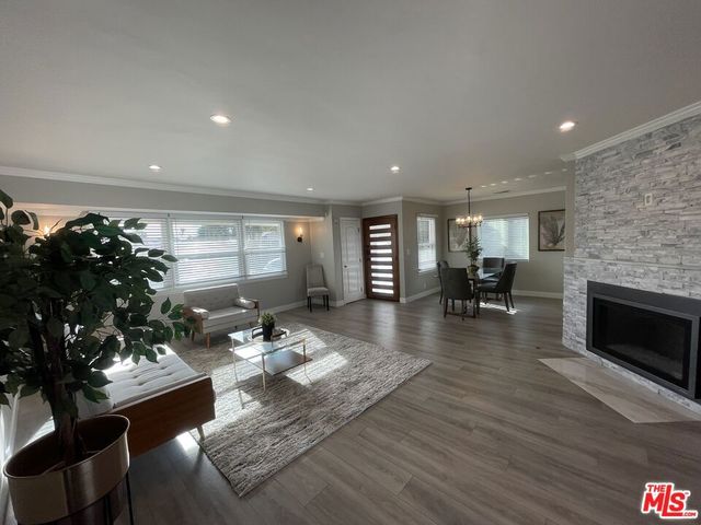 4439 Don Zarembo Drive, Los Angeles, CA 90008