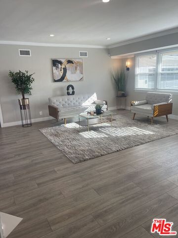 4439 Don Zarembo Drive, Los Angeles, CA 90008