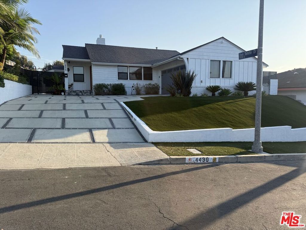 4439 Don Zarembo Drive, Los Angeles, CA 90008