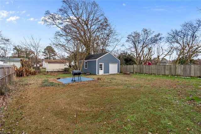 205R Gumwood DR, Hampton, VA 23666