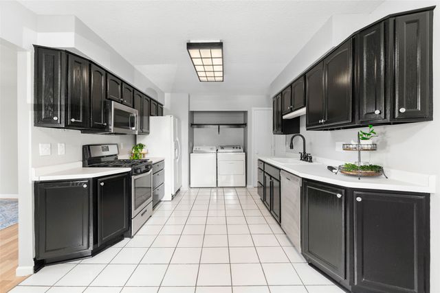 215 25th Avenue SW, Altoona, IA 50009