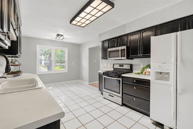 215 25th Avenue SW, Altoona, IA 50009