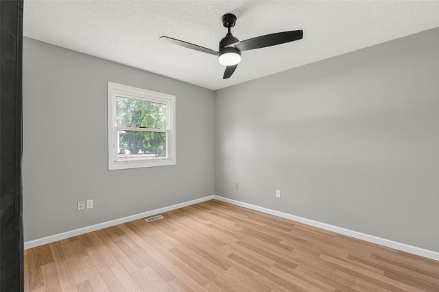 215 25th Avenue SW, Altoona, IA 50009