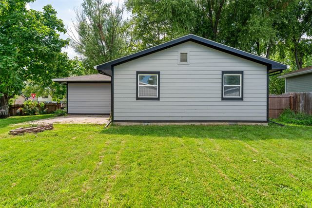 215 25th Avenue SW, Altoona, IA 50009
