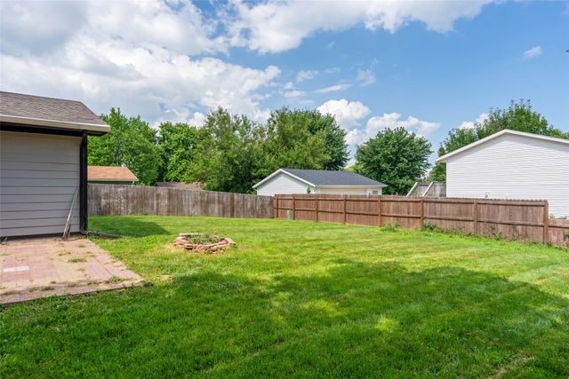 215 25th Avenue SW, Altoona, IA 50009