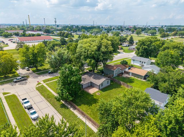 215 25th Avenue SW, Altoona, IA 50009