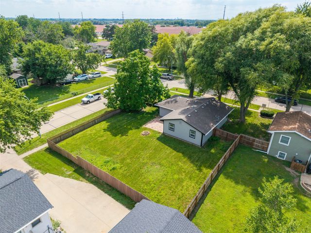 215 25th Avenue SW, Altoona, IA 50009