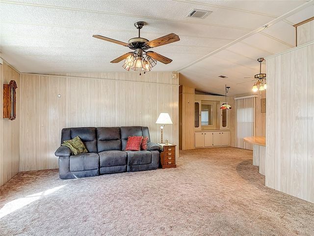 1441 APACHE CIRCLE, Tavares, FL 32778