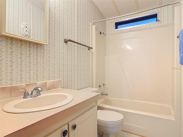 1441 APACHE CIRCLE, Tavares, FL 32778