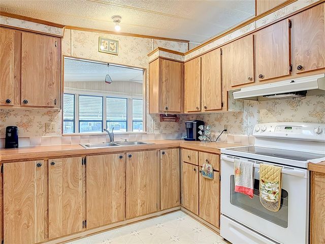 1441 APACHE CIRCLE, Tavares, FL 32778