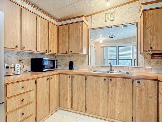 1441 APACHE CIRCLE, Tavares, FL 32778