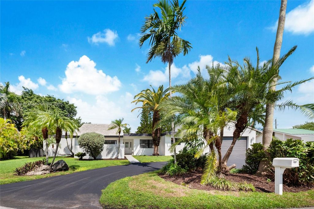 8345 SW 168th Ter, Palmetto Bay, FL 33157