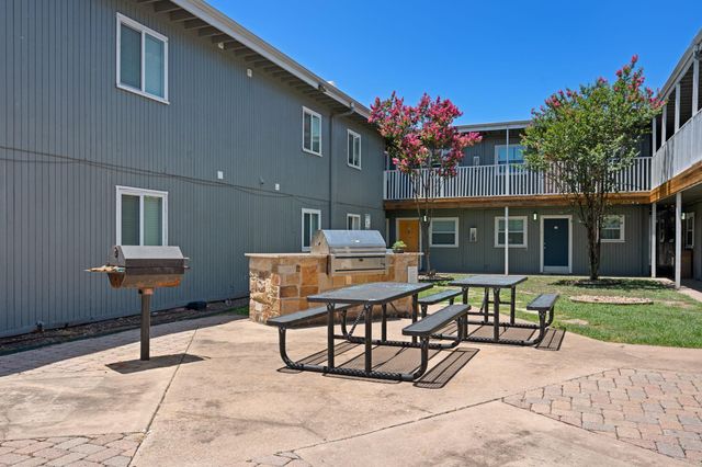 2401 Manor RD 217, Austin, TX 78722