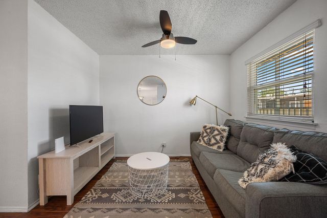 2401 Manor RD 217, Austin, TX 78722