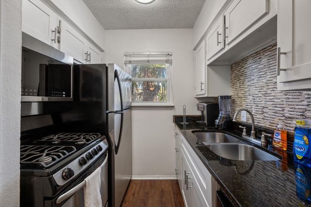 2401 Manor RD 217, Austin, TX 78722