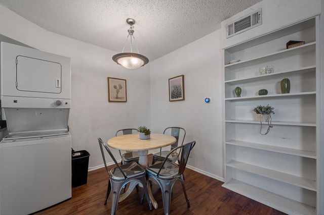 2401 Manor RD 217, Austin, TX 78722