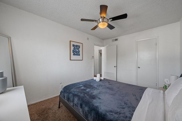 2401 Manor RD 217, Austin, TX 78722