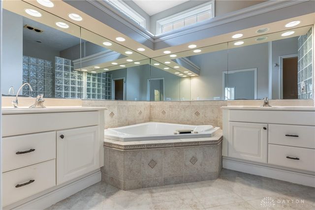 1242 Club View Drive, Centerville, OH 45458