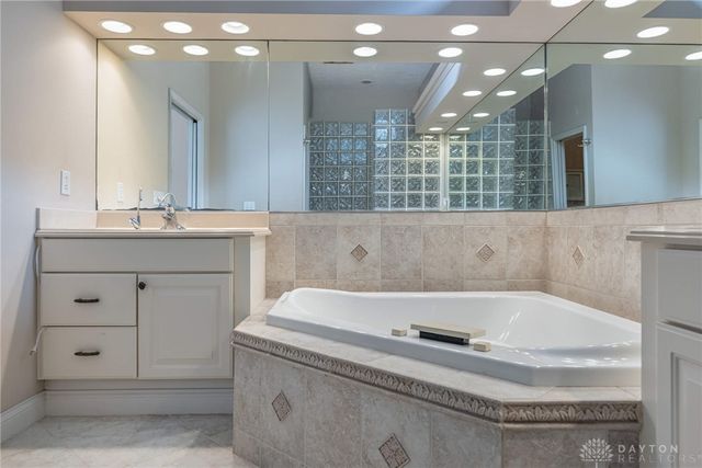 1242 Club View Drive, Centerville, OH 45458