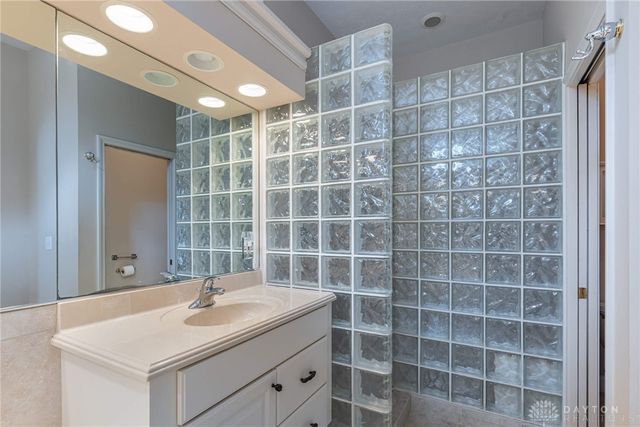 1242 Club View Drive, Centerville, OH 45458