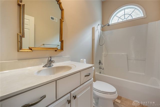 1242 Club View Drive, Centerville, OH 45458