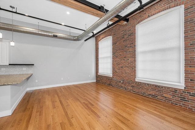 491 Dutton St 320, Lowell, MA 01854