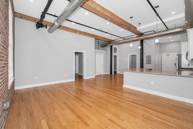 491 Dutton St 320, Lowell, MA 01854