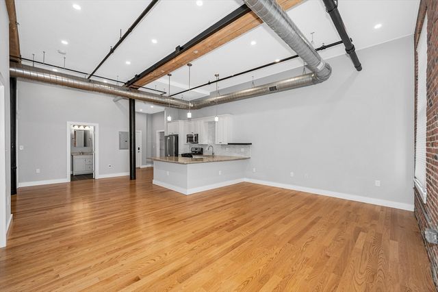 491 Dutton St 320, Lowell, MA 01854