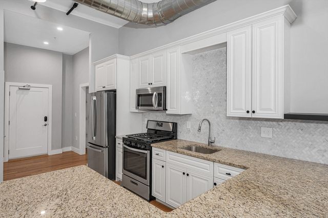 491 Dutton St 320, Lowell, MA 01854