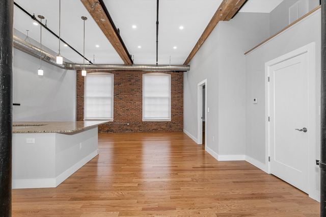 491 Dutton St 320, Lowell, MA 01854