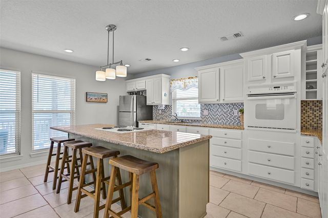 13925 Pirates Beach Boulevard, Galveston, TX 77554