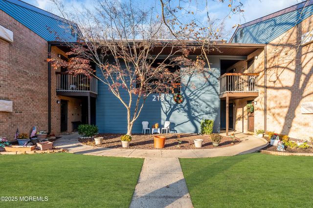 218 Medford Court A, Manalapan, NJ 07726