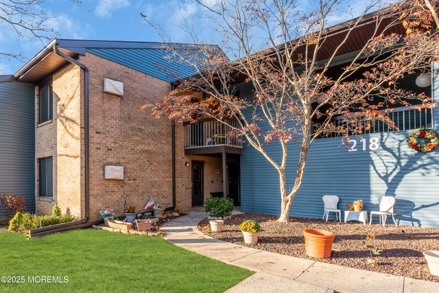 218 Medford Court A, Manalapan, NJ 07726